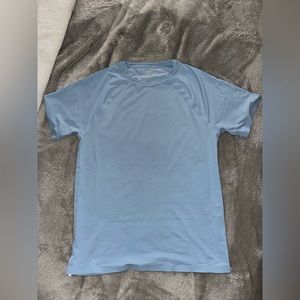 Alo Yoga Idol Performance Tee in Calm Blue